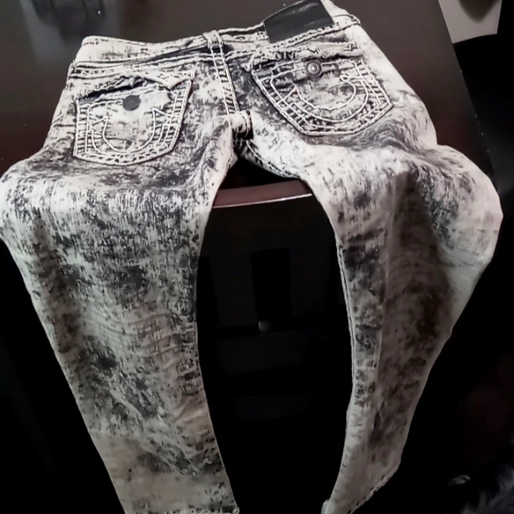 Size 32 relaxed skinny jeans